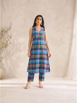 Kami Kubi - Sleeveless Multicolour Checked Kurta and Pant Set with Floral Embroidery Detail.