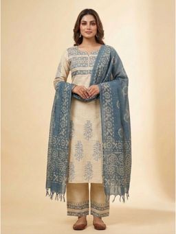 Autumnlane - Yukti Indi Handloom Kurta with Pant and Dupatta