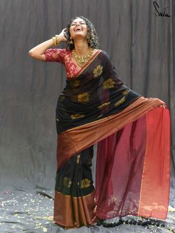 Suta - Women Black Cotton Woven Saree