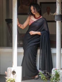 Suta - Women Black Cotton Solid/Plain Saree