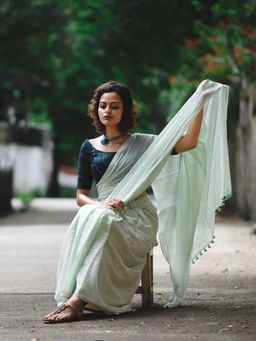 Suta - Women Green Cotton Solid/Plain Saree