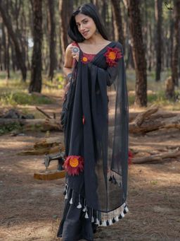 Suta - Women Black Cotton Woven Saree