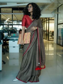 Suta - Women Brown Viscose Stripes Saree