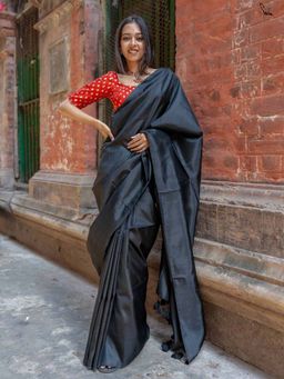 Suta - Women Black Silk Solid/Plain Saree