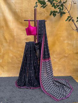 Suta - Women Blue Cotton Printed Saree