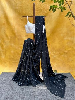 Suta - Women Black Cotton Printed Saree