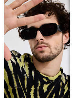 Snitch - Devine Rectangle Black Sunglasses