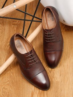 Teakwood - Brown Textured Leather Derby Shoes