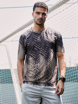 Campus Sutra - Men Black Polyester Activewear T-Shirt