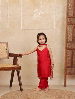 Evaraah - Ziya Silk Kurta With Pant And Dupatta Red