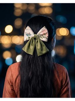 FUNKRAFTS - Girls Velvet Bow with Tail Alligator Hair Clip - Green (7-12 Years)