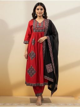 Vbuyz - Women Red Embroidered Kurta with Pant and Dupatta