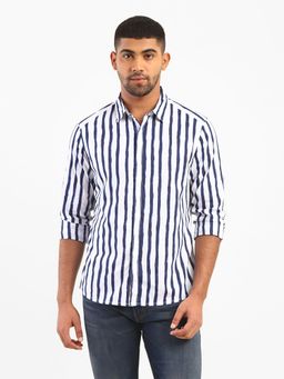Levi's - Men White Vertical Slim Fit Casual Shirt