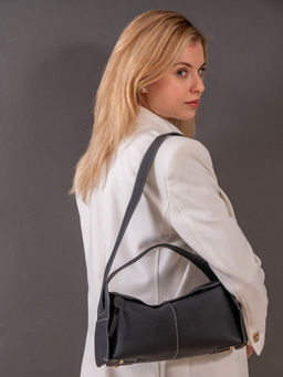 FAVORI - Black Pelle - Leather Baguette Bag