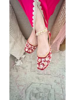 Desi Colour - The Mehar Collection Red Zareen Rosette Juttis