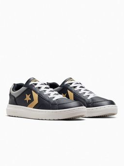 Converse - Men Pro Blaze V2 Low Top Sneakers