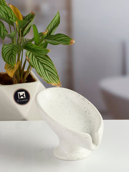 Kookee - White Ceramic Soap Holder Dish with Scrub