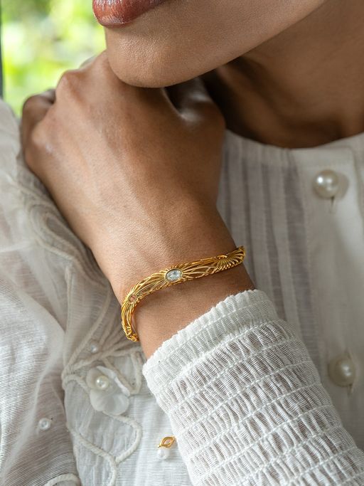 Buy Shaya by CaratLane Queen of Good Advice Bracelet in Gold