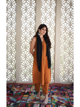 LABEL MAE - Rust Solid Kurta with Pant and Dupatta (Set of 3)
