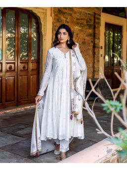 Missprint - Women White Floral Mirror Work Anarkali Kurta with Pant