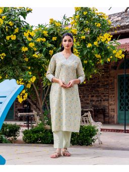 Missprint - Women Green Floral Printed Kurta with Pant