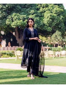 Missprint - Women Black Floral Embroidered Kurta with Pant and Dupatta