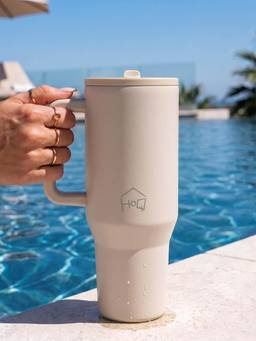 House of Quirk - Tumbler with Handle and Simple Flip Straw