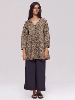 Ganga Fashions - Black and Blue Cotton Floral Printed Kurti with Pant