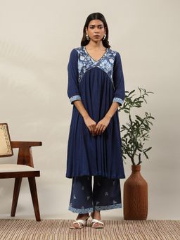 Garden VARELI - Women Navy Blue Viscose Printed Kurta with Pant
