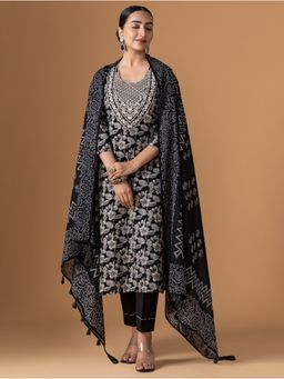 Women Plus - Black Floral Print Kurta with Pant and Dupatta