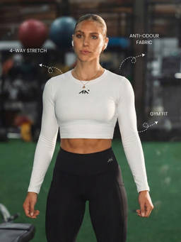 AESTHETIC NATION - White Velour Training T-Shirt