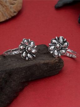 Praavy - 925 Oxidised Silver Multi Leaf Adjustable Toe Ring