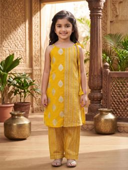 Kinder Kids - Cotton Floral And Stripped Sleeveless Kurta With Stripped Pant- Yellow