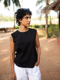 Creatures of Habit - Pima Muscle Carbon Black T-Shirt