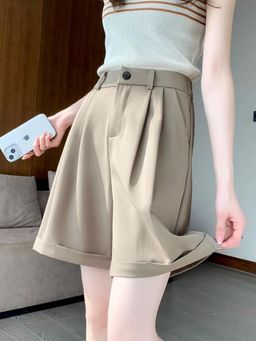 Outzidr - Khaki Pleated Relaxed Fit Shorts