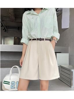 Outzidr - White Relaxed Fit Pleated Shorts