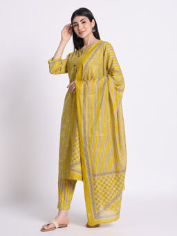 SILSELAH - Women Ethnic Floral Kurta with Pant & Dupatta