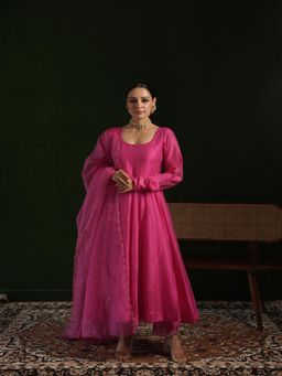 ONEWE INDIA - Chaand Fuchsia Pink Chanderi Aari Work Kurta with Pant and Dupatta (Set of 3)