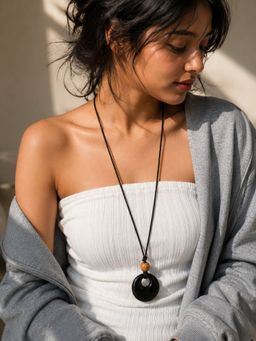 Niska - Black Onyx Round Pendant Necklace
