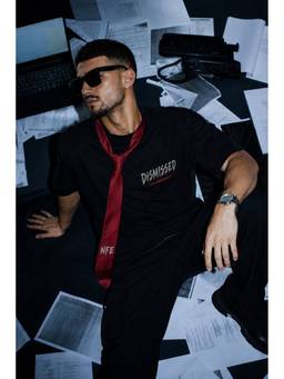 Bene Kleed - Men Black Graphic Regular Fit Half Sleeves T-Shirt
