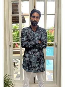 Spring Break - Men Black Muslin Silk Printed Kurta with Pant