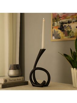 De Maison Decor - Flame Twisted in Black Candle Holder