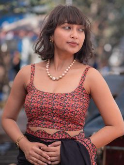 Suta - Women Red Floral Printed Cambric Cotton Padded Sleeveless Stitched Blouse