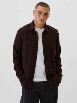 GAP - Men's Spread-Collar with Patch Pocket Casual Shirt