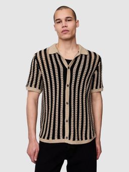 GAP - Men's Regular Fit Striped Spread Collar Casual Shirt