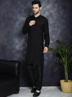 Jompers - Men Black Solid Silk Blend Kurta with Pyjama