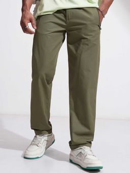 HIGHLANDER - Men Olive Solid Relaxed Fit Trouser