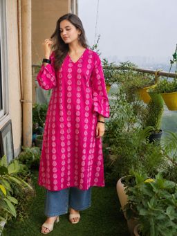MYSHKA - Pink Floral Regular V-Neck Kurta
