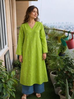 MYSHKA - Green Woven Regular V-Neck Kurta