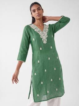 max - Green Embroidered Straight V-Neck Kurta